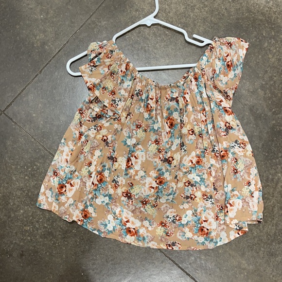 Like new fox and gray top - Picture 3 of 3